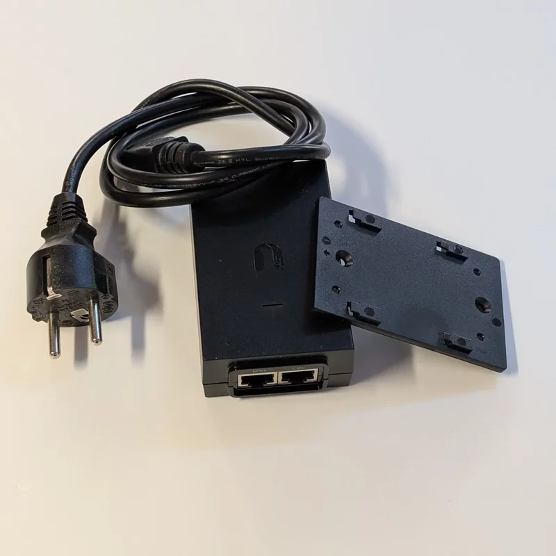 Adaptor PoE gigabit Ubiquiti POE-24-24W-G, 24V, 24W, cablu de alimentare